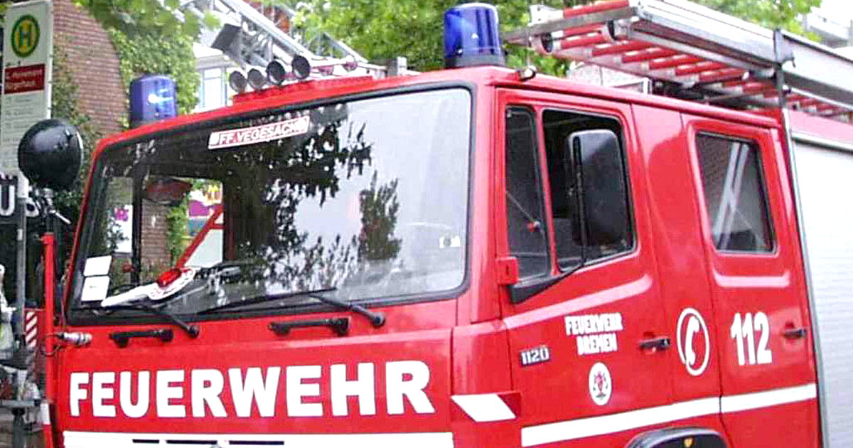 Ein Feuerwehrauto bei einem Einsatz.